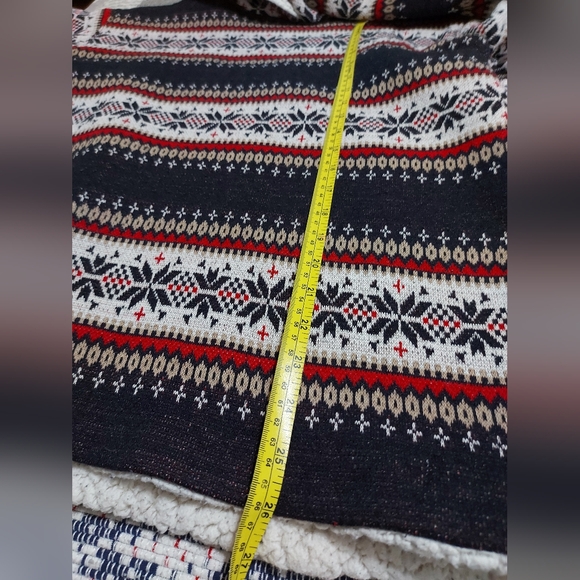 Hoodie upcycle from a blanket - Picture 10 of 10